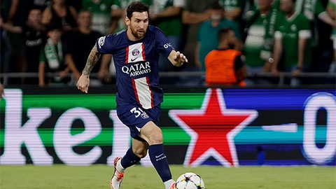 Messi gặp sự cố đáng yêu tới từ fan nhí trước khi lập 2 kỷ lục mới