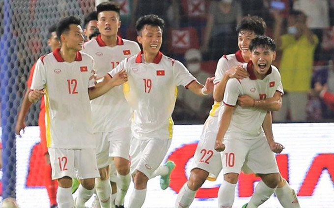 Đinh Xuân Tiến (số 10) ăn mừng bàn thắng với các đồng đội tại chiến thắng 7-0 trước U22 Singapore, giải U22 Đông Nam Á 2022