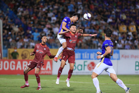 Hà Nội FC (trên) không thắng cả 3 trận gần nhất tại V.League 2022	Ảnh: ĐỨC CƯỜNG