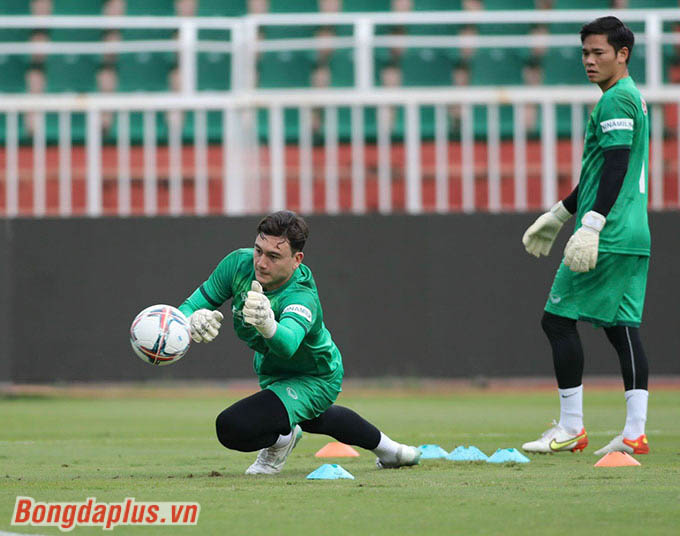 Văn Lâm chưa thủng lưới lần nào trong 3 trận đấu đã qua khi thi đấu cho Bình Định tại V.League và Cúp Quốc gia 