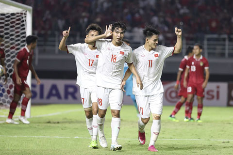 Các cầu thủ U20 Việt Nam ăn mừng bàn thắng vào lưới U20 Indonesia trong trận đấu vừa qua