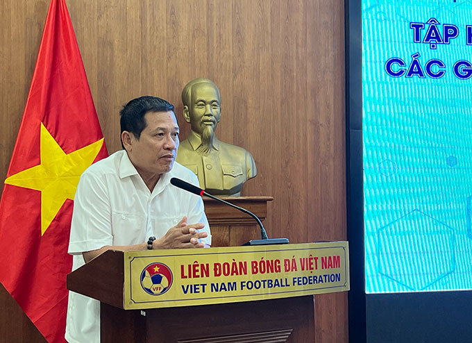 Ông Dương Văn Hiền - Trưởng Ban Trọng tài VFF phát biểu chỉ đạo và giao nhiệm vụ 