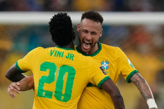 Vinicius đang thăng hoa sẽ san sẻ gánh nặng cho Neymar