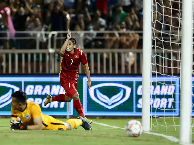 Thanh Nhân có bàn thắng trong trận đầu tiên cho ĐT Việt Nam chỉ 5 phút vào thi đấu - Ảnh: VFF