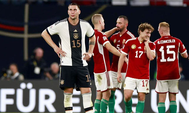 ĐT Đức (áo sáng) đã có màn trình diễn nhạt nhòa trong thất bại 0-1 trước Hungary
