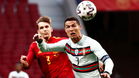 Bồ Đào Nha (áo sáng) và Tây Ban Nha đã bất phân thắng bại cả 6 trận gần đây