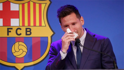 Messi từng khóc khi rời Barcelona cách đây hơn 1 năm