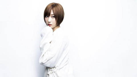 Nữ ca sỹ xinh đẹp Nhật Bản bỏ hát, làm tiếp viên quán rượu