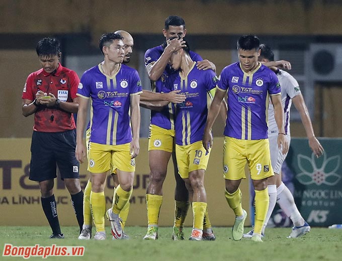 Hà Nội FC thắng tưng bừng B.Bình Dương - Ảnh: Minh Tuấn