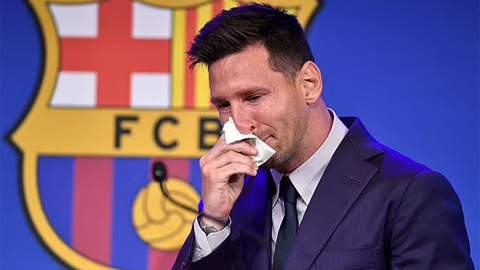 Messi từng rơi nước mắt khi chia tay Barca hơn một năm trước