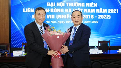 Ông Trần Quốc Tuấn (bìa trái) được Tổng cục TDTT đồng ý ứng cử chức danh Chủ tịch VFF khoá IX