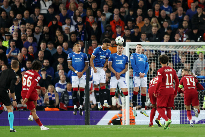 Trent ghi bàn sút phạt đẹp mắt, góp công giúp Liverpool thắng Rangers