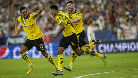 Dortmund đè bẹp Sevilla bằng sức trẻ