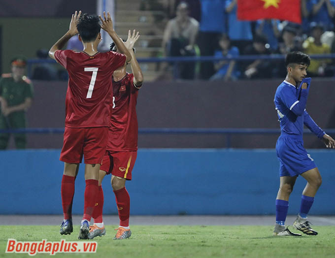 U17 Việt Nam ghi 4 bàn trong 30 phút đầu - Ảnh: Đức Cường
