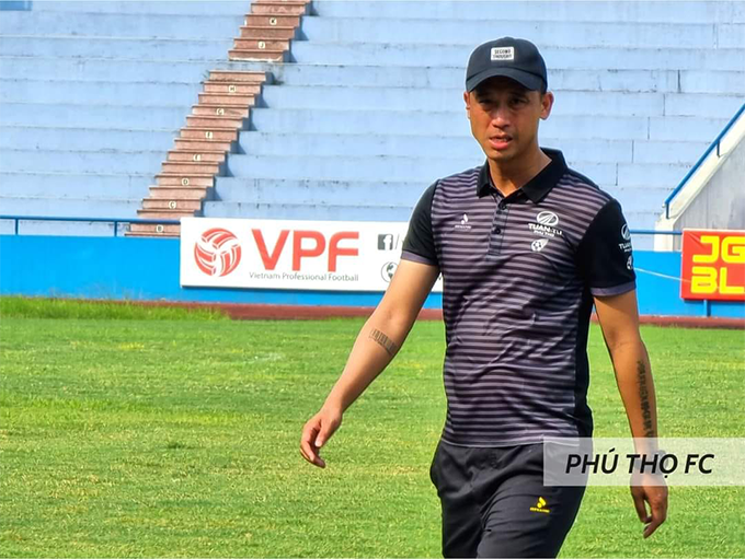 HLV Như Thành không hài lòng về quả penalty mà đội nhà phải nhận trước Khánh Hoà