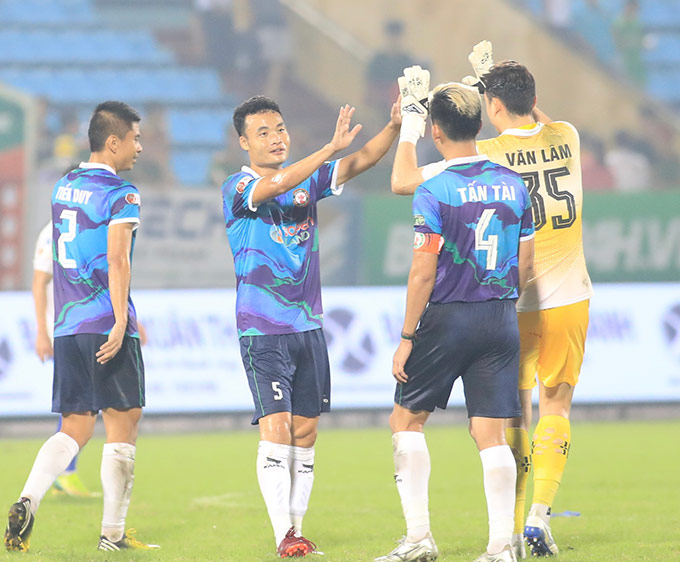 Chiến thắng này cũng giúp Bình Định vươn lên thứ 2, tạm thu hẹp khoảng cách 4 điểm với đội xếp thứ 1 là Hà Nội FC 