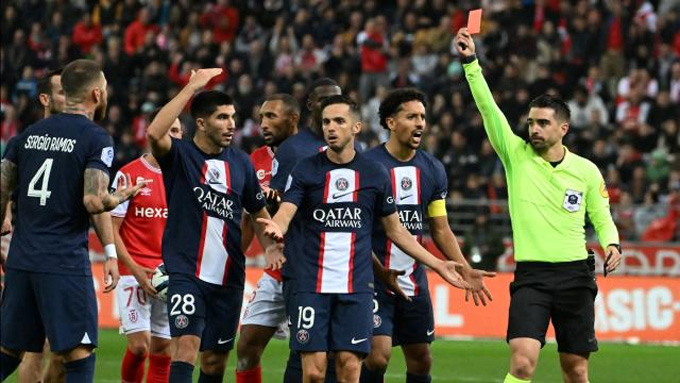 Ramos nhận thẻ đỏ ở phút 41 trận Reims vs PSG