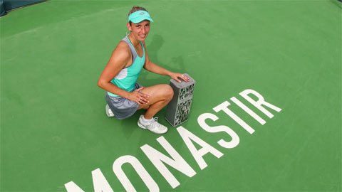Elise Mertens giành danh hiệu đầu tiên mùa này