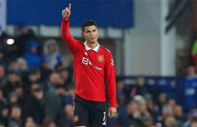 Ronaldo ghi bàn đầu tiển tại Ngoại hạng Anh mùa này giúp MU ngược dòng trước Everton