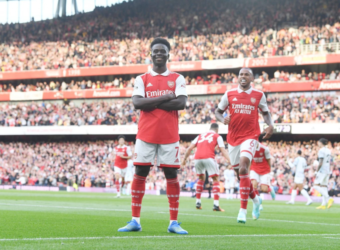 Saka trở thành cầu thủ trẻ thứ 2 của Arsenal đạt mốc 20 bàn tại Premier League