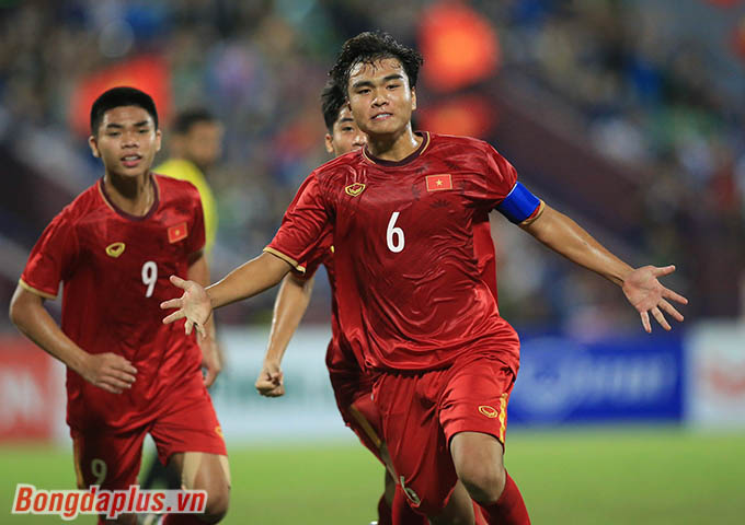 Cầu thủ thuộc biên chế Viettel ghi 2 bàn trong 2 trận liên tiếp trước Nepal và Thái Lan 
