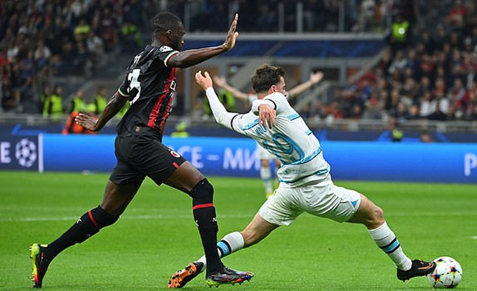 Chiếc thẻ đỏ của Tomori là bước ngoặt của trận đấu khiến AC Milan bại trận