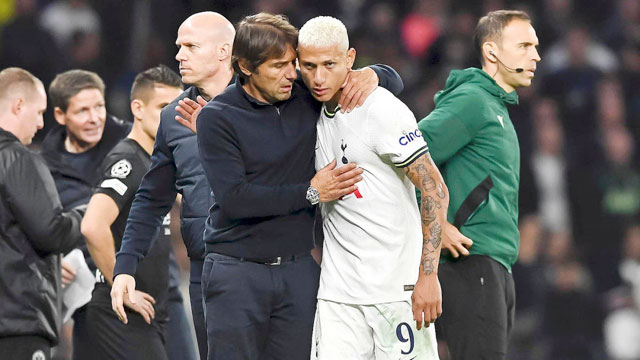 Thầy trò Antonio Conte ở Tottenham lo sốt vó ở những phút cuối trận đấu mới nhất với Frankfurt 