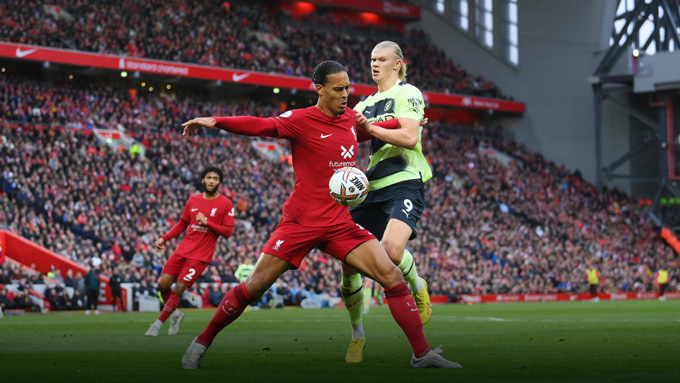 Van Dijk đã khóa chặt Haaland ở trận Liverpool vs Man City