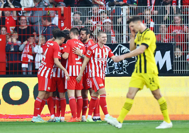 Cầu thủ Union Berlin ăn mừng sau khi thắng Dortmund 2-0