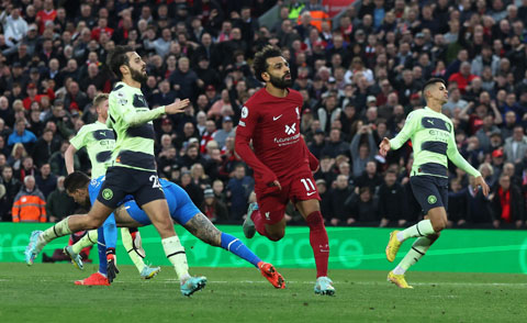 Salah (áo đỏ) ăn mừng bàn thắng duy nhất trận Super Sunday khiến Man City đứt mạch bất bại