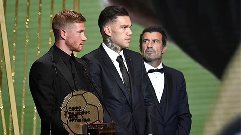 Kroos 'mỉa mai' cuộc bầu chọn câu lạc bộ xuất sắc nhất mùa