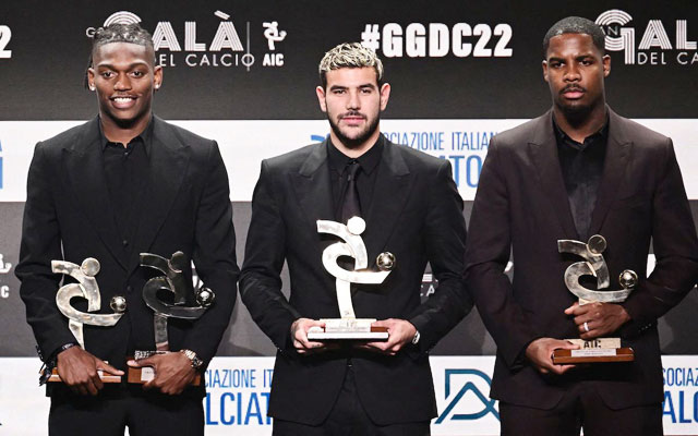 “Tập thể” Milan trên bục nhận các giải thưởng khác nhau ở Gran Gala del Calcio 2022