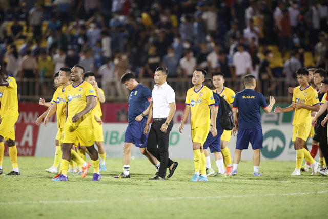 Thầy trò HLV Huy Hoàng không thắng tới 7/8 trận gần nhất tại V.League 2022 - Ảnh: MINH TUẤN