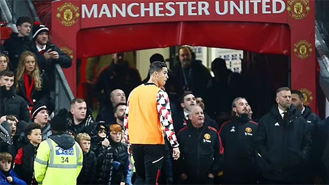 Ronaldo đòi được tôn trọng sau khi bị loại khỏi trận gặp Chelsea