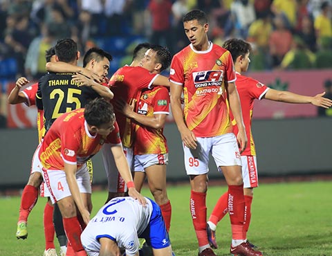 Trận đấu giữa Nam Định và Thanh Hoá đã diễn ra khá căng thẳng với phần thắng 1-0 nghiêng về đội khách