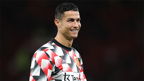 Sporting thừa nhận muốn nhưng không nuôi nổi Ronaldo