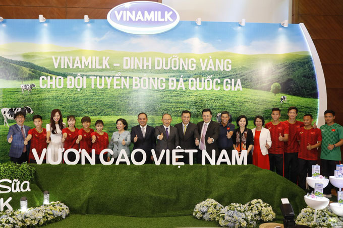 Thương hiệu Vinamilk đã tin tưởng và đồng hành cùng ĐTQG Việt Nam - ảnh: Đức Cường