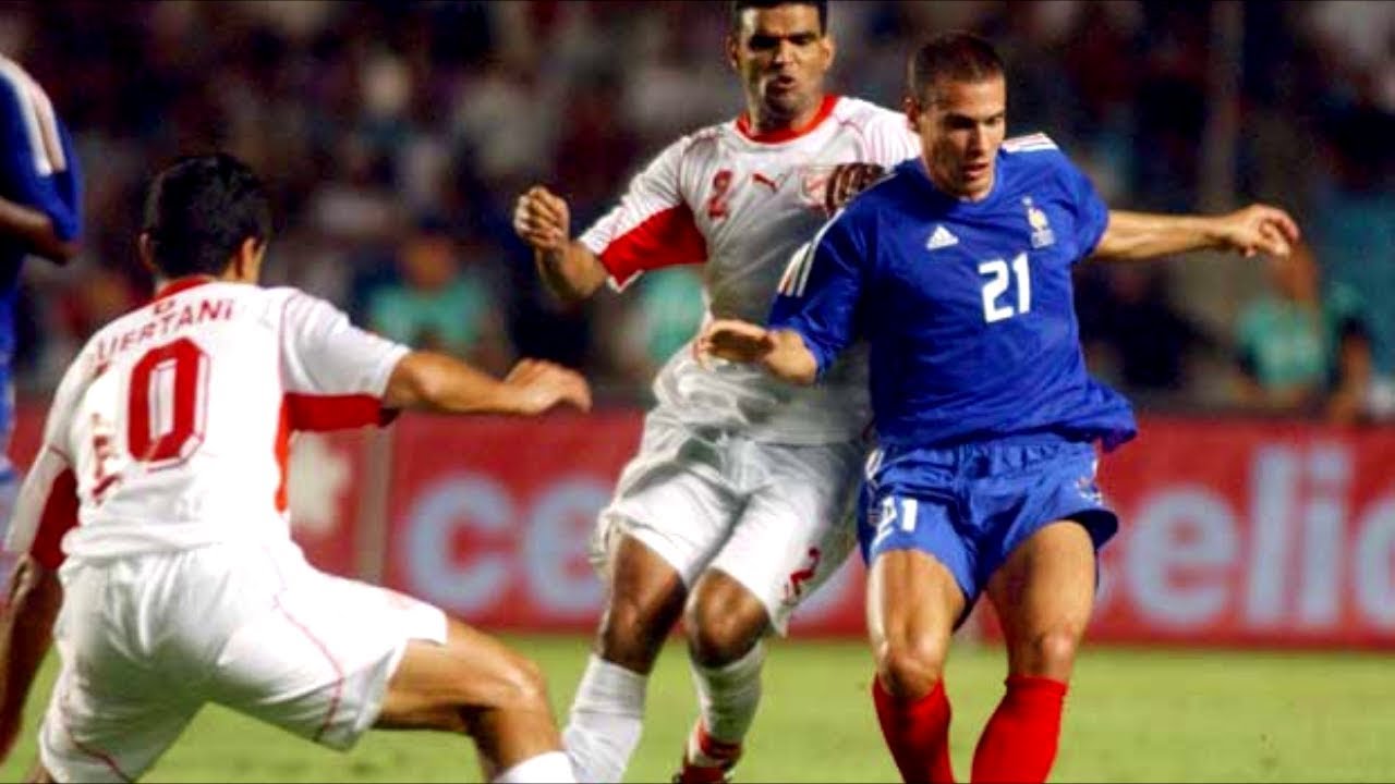 Trận giao hữu năm 2002 của ĐT Pháp và ĐT Tunisie cho thấy sức nóng của cặp đấu này khá dữ dội