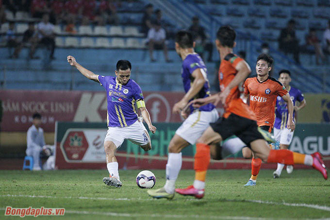 Văn Quyết kêu gọi cầu thủ Hà Nội FC tập trung ở giai đoạn quyết định - Ảnh: Minh Tuấn 