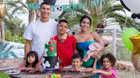 Ronaldo về quê tìm trường học cho con