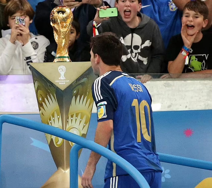Messi đắm đuối nhìn cúp vàng tuột khỏi tay ở World Cup 2014