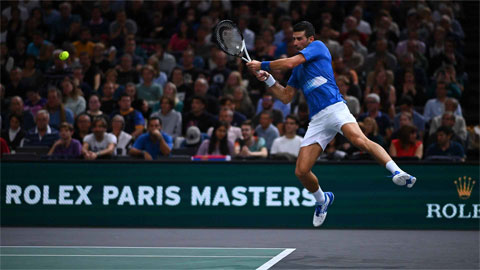 Djokovic thắng trận thứ 11 liên tiếp, vào tứ kết Paris Masters 2022