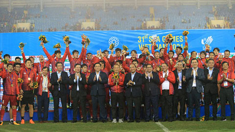 Tập thể LĐBĐ Việt Nam nhận bằng khen của Bộ VH-TT-DL về thành tích xuất sắc trong công tác tổ chức SEA Games 31