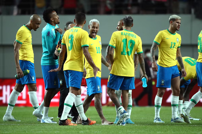 Brazil vượt trội ở bảng G