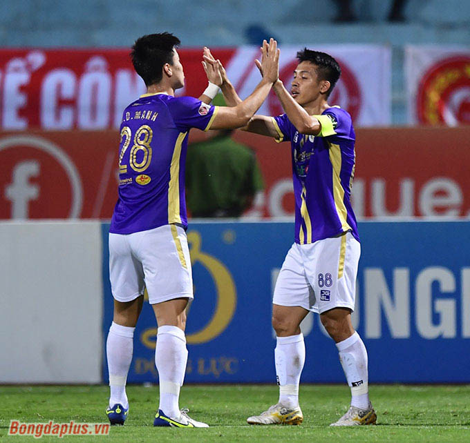 Hà Nội FC trở lại đỉnh bảng V.League. Họ hơn 1 điểm so với Hải Phòng và 6 điểm so với Bình Định
