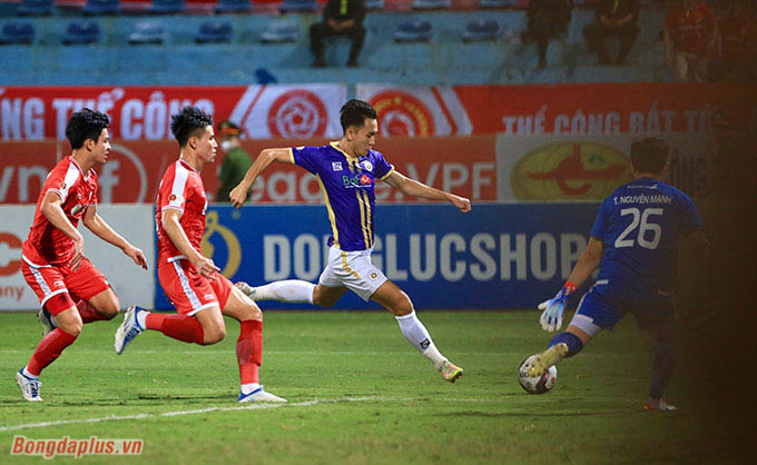 Trận đấu giữa Hà Nội FC và Viettel tạo ra luồng quan điểm tranh cãi về công tác trọng tài giữa hai HLV trưởng người Hàn Quốc - Ảnh: Minh Tuấn