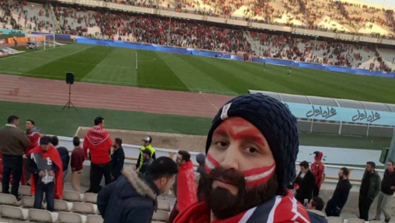 Zahra Khoshnavaz cải trang thành nam giới để xem một trận đấu của ĐT Iran