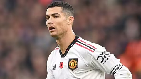 Vì sao Ronaldo vắng mặt ở chiến thắng trước Aston Villa?