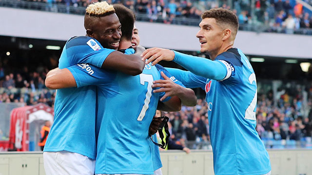 Các cầu thủ Napoli ăn mừng chiến thắng trước Udinese cuối tuần vừa qua