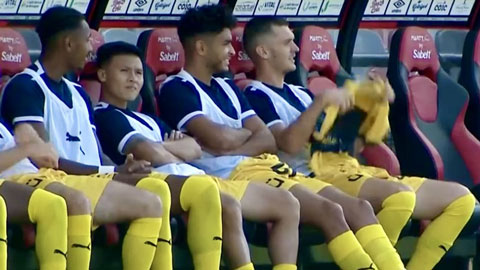 Tại sao Quang Hải không đá phút nào trong 2 trận liên tiếp của Pau FC?